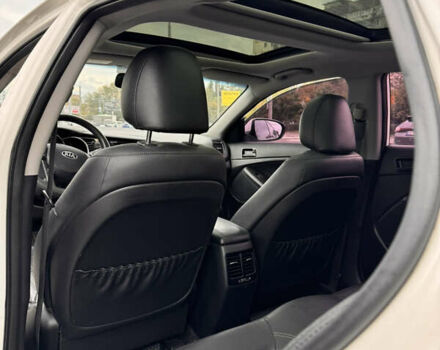 Белый Киа K5, объемом двигателя 2 л и пробегом 180 тыс. км за 6200 $, фото 4 на Automoto.ua