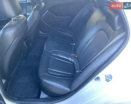 Белый Киа K5, объемом двигателя 2 л и пробегом 450 тыс. км за 8000 $, фото 11 на Automoto.ua