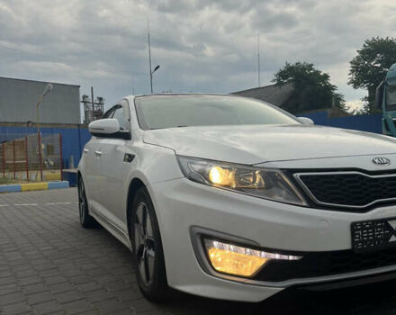 Белый Киа K5, объемом двигателя 2 л и пробегом 267 тыс. км за 9800 $, фото 3 на Automoto.ua