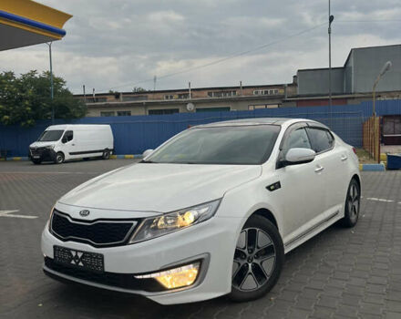 Белый Киа K5, объемом двигателя 2 л и пробегом 267 тыс. км за 9800 $, фото 1 на Automoto.ua