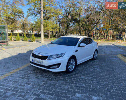 Белый Киа K5, объемом двигателя 2 л и пробегом 450 тыс. км за 8000 $, фото 4 на Automoto.ua