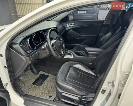 Белый Киа K5, объемом двигателя 2 л и пробегом 222 тыс. км за 11500 $, фото 16 на Automoto.ua