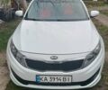 Белый Киа K5, объемом двигателя 2 л и пробегом 230 тыс. км за 10200 $, фото 2 на Automoto.ua