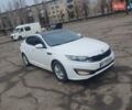 Белый Киа K5, объемом двигателя 2 л и пробегом 216 тыс. км за 10000 $, фото 1 на Automoto.ua