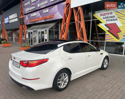 Белый Киа K5, объемом двигателя 2 л и пробегом 239 тыс. км за 10400 $, фото 3 на Automoto.ua