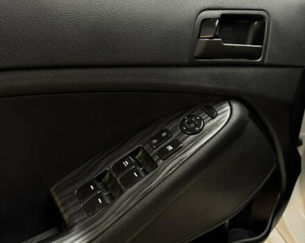 Білий Кіа K5, об'ємом двигуна 2 л та пробігом 260 тис. км за 8499 $, фото 9 на Automoto.ua