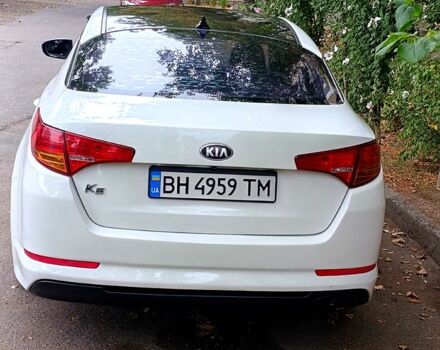 Белый Киа K5, объемом двигателя 2 л и пробегом 370 тыс. км за 8000 $, фото 5 на Automoto.ua
