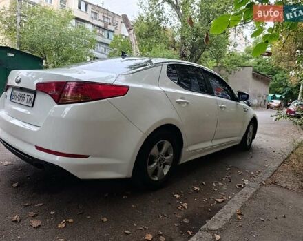 Білий Кіа K5, об'ємом двигуна 2 л та пробігом 371 тис. км за 8000 $, фото 3 на Automoto.ua