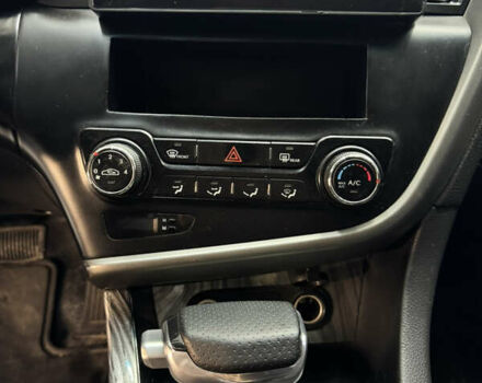 Білий Кіа K5, об'ємом двигуна 2 л та пробігом 260 тис. км за 8499 $, фото 14 на Automoto.ua