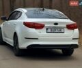 Білий Кіа K5, об'ємом двигуна 2 л та пробігом 222 тис. км за 10700 $, фото 2 на Automoto.ua