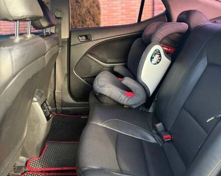 Белый Киа K5, объемом двигателя 2 л и пробегом 282 тыс. км за 7800 $, фото 8 на Automoto.ua