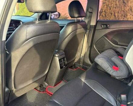 Білий Кіа K5, об'ємом двигуна 2 л та пробігом 281 тис. км за 7700 $, фото 8 на Automoto.ua