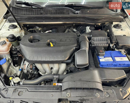 Білий Кіа K5, об'ємом двигуна 2 л та пробігом 260 тис. км за 8499 $, фото 27 на Automoto.ua