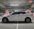 Белый Киа K5, объемом двигателя 2 л и пробегом 189 тыс. км за 7222 $, фото 1 на Automoto.ua