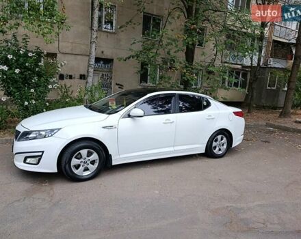 Білий Кіа K5, об'ємом двигуна 2 л та пробігом 371 тис. км за 8000 $, фото 1 на Automoto.ua