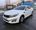 Білий Кіа K5, об'ємом двигуна 2 л та пробігом 192 тис. км за 8100 $, фото 1 на Automoto.ua