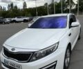 Білий Кіа K5, об'ємом двигуна 2 л та пробігом 235 тис. км за 9999 $, фото 1 на Automoto.ua