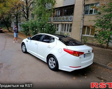 Белый Киа K5, объемом двигателя 2 л и пробегом 370 тыс. км за 8000 $, фото 1 на Automoto.ua