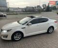 Белый Киа K5, объемом двигателя 2 л и пробегом 239 тыс. км за 10400 $, фото 1 на Automoto.ua