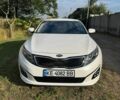 Белый Киа K5, объемом двигателя 2 л и пробегом 197 тыс. км за 9500 $, фото 1 на Automoto.ua