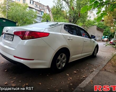 Белый Киа K5, объемом двигателя 2 л и пробегом 370 тыс. км за 8000 $, фото 6 на Automoto.ua