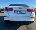 Белый Киа K5, объемом двигателя 2 л и пробегом 225 тыс. км за 10000 $, фото 3 на Automoto.ua