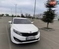 Білий Кіа K5, об'ємом двигуна 2 л та пробігом 180 тис. км за 9200 $, фото 1 на Automoto.ua