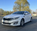 Белый Киа K5, объемом двигателя 2 л и пробегом 170 тыс. км за 8000 $, фото 3 на Automoto.ua
