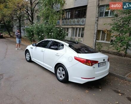 Білий Кіа K5, об'ємом двигуна 2 л та пробігом 371 тис. км за 8000 $, фото 6 на Automoto.ua