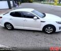Белый Киа K5, объемом двигателя 2 л и пробегом 255 тыс. км за 9300 $, фото 1 на Automoto.ua