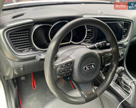 Белый Киа K5, объемом двигателя 2 л и пробегом 217 тыс. км за 11000 $, фото 7 на Automoto.ua