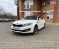 Белый Киа K5, объемом двигателя 2 л и пробегом 260 тыс. км за 9999 $, фото 1 на Automoto.ua