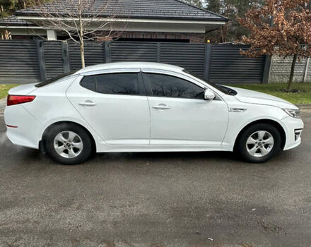 Белый Киа K5, объемом двигателя 2 л и пробегом 247 тыс. км за 7699 $, фото 4 на Automoto.ua