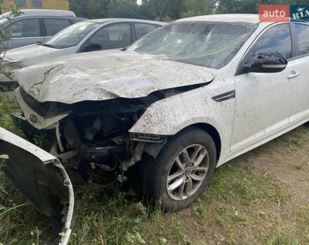 Белый Киа K5, объемом двигателя 2 л и пробегом 220 тыс. км за 4900 $, фото 1 на Automoto.ua