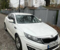 Белый Киа K5, объемом двигателя 2 л и пробегом 295 тыс. км за 7900 $, фото 2 на Automoto.ua