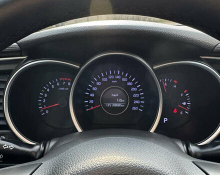 Белый Киа K5, объемом двигателя 2 л и пробегом 199 тыс. км за 12700 $, фото 35 на Automoto.ua