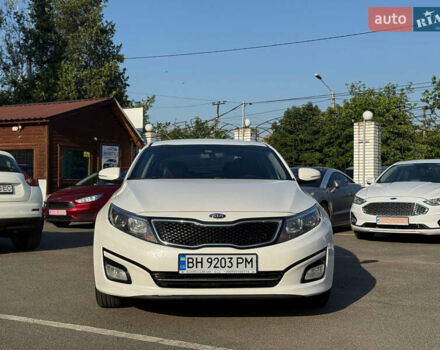 Белый Киа K5, объемом двигателя 2 л и пробегом 250 тыс. км за 10600 $, фото 1 на Automoto.ua