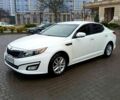 Белый Киа K5, объемом двигателя 2 л и пробегом 224 тыс. км за 9500 $, фото 1 на Automoto.ua