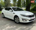 Белый Киа K5, объемом двигателя 2 л и пробегом 226 тыс. км за 10490 $, фото 1 на Automoto.ua