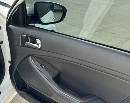 Белый Киа K5, объемом двигателя 2 л и пробегом 199 тыс. км за 12700 $, фото 26 на Automoto.ua