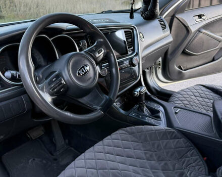 Белый Киа K5, объемом двигателя 2 л и пробегом 150 тыс. км за 10000 $, фото 6 на Automoto.ua