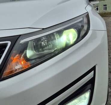 Белый Киа K5, объемом двигателя 2 л и пробегом 229 тыс. км за 9500 $, фото 6 на Automoto.ua