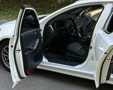 Киа K5 2014 в Харькове на Automoto.ua Белый Киа K5, объемом двигателя 2 л и пробегом 258 тыс. км за 9000 $, фото 8 на Automoto.ua