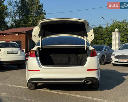 Белый Киа K5, объемом двигателя 2 л и пробегом 250 тыс. км за 10600 $, фото 2 на Automoto.ua