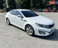 Белый Киа K5, объемом двигателя 2 л и пробегом 395 тыс. км за 10000 $, фото 1 на Automoto.ua