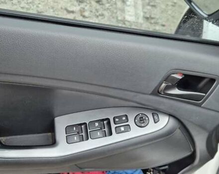 Белый Киа K5, объемом двигателя 2 л и пробегом 229 тыс. км за 9500 $, фото 10 на Automoto.ua