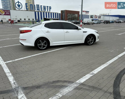 Белый Киа K5, объемом двигателя 2 л и пробегом 238 тыс. км за 11500 $, фото 4 на Automoto.ua