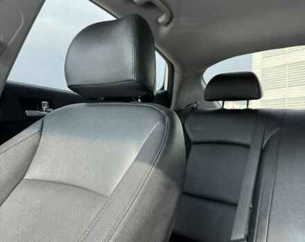 Белый Киа K5, объемом двигателя 2 л и пробегом 199 тыс. км за 12700 $, фото 39 на Automoto.ua