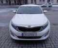 Білий Кіа K5, об'ємом двигуна 2 л та пробігом 300 тис. км за 8500 $, фото 1 на Automoto.ua