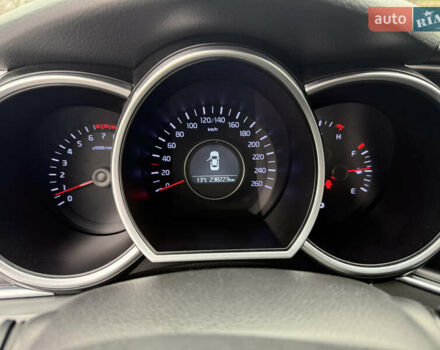 Белый Киа K5, объемом двигателя 2 л и пробегом 238 тыс. км за 11500 $, фото 13 на Automoto.ua